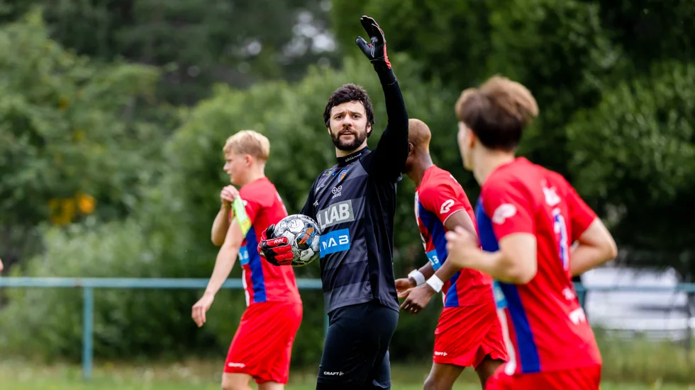 Fernando Milioli Magagnin fick släppa två bollar förbi sig.