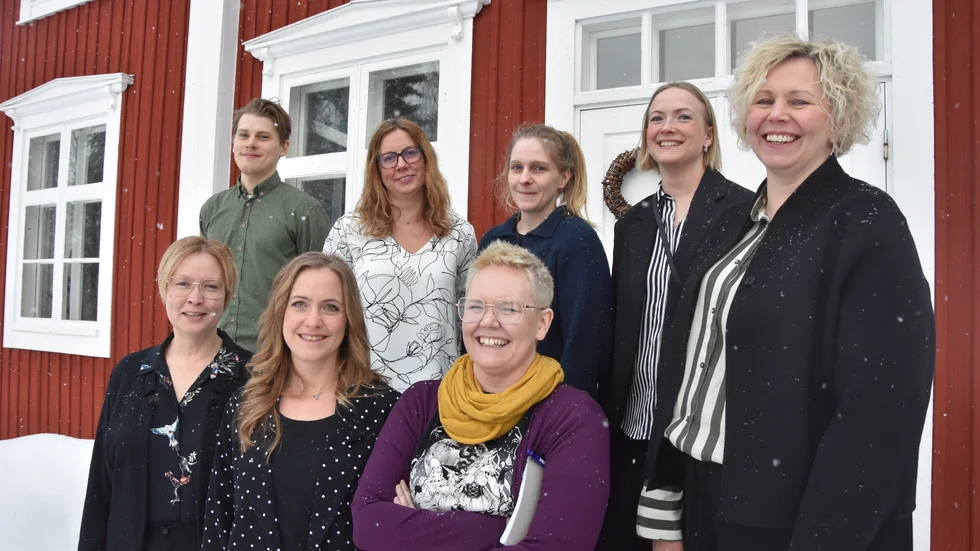 Åtta LTU-doktorander ingår i satsningen på en ny forskarskola med fokus på Nära vård i Norrbotten, främre raden från vänster: Rose-Marie Imoni, Jenny Nilsson, Sophie Vestin Sohlman. Bakre raden: Johan Sparrevik, Elin Hellman, Alexandra Kiikeri, Mari Modig och Sofia Ryytty Stålnacke. 