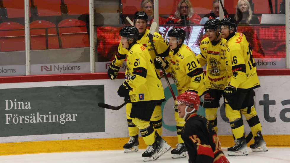 Tre gånger om levererade Jakob Karlssons formation mål i power play för VH när laget besegrade Kalmar borta med 4-3.
