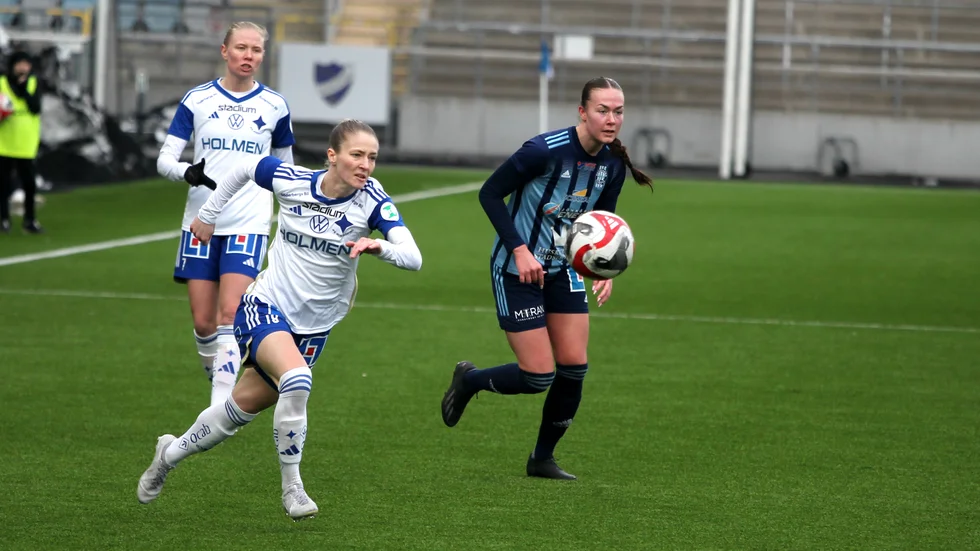 Sabina Ravnell har fortfarande ingen spikad position men har startat mest som ytter i vår. 