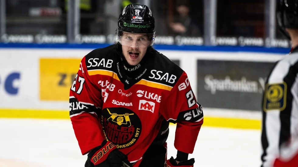 Oskari Laaksonen fick bryta matchen.