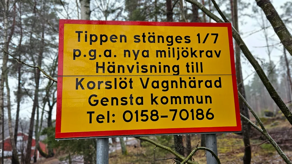 Efter årtionden har kommunen uppmärksammat den felaktiga skyltningen vid infarten till Käxle avfallsdeponi i Stjärnhov.