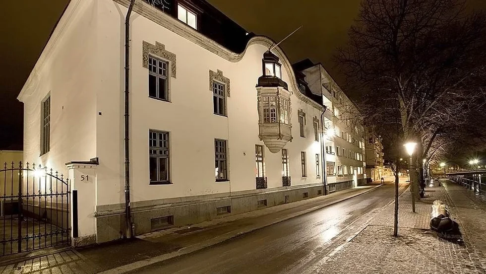 Svanfeldtska palatset på Östra Ågatan har via sin koppling till kungahuset blivit ett av Uppsalas mest kända hus. I huset bodde kung Gustaf VI Adolf när han studerade i Uppsala som ung. 