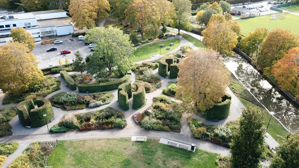 Drömparken i  Enköping, som den såg ut från luften i oktober 2018. Ett minne i sig.