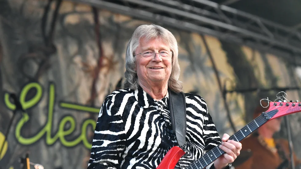 "Jag är så tacksam att jag fortfarande kan vara aktiv både som solist, låtskrivare och studiomusiker och jag lovar att bjuda på massor av musik tillsammans med både fina och roliga minnen", säger Janne Schaffer om sin spelning.