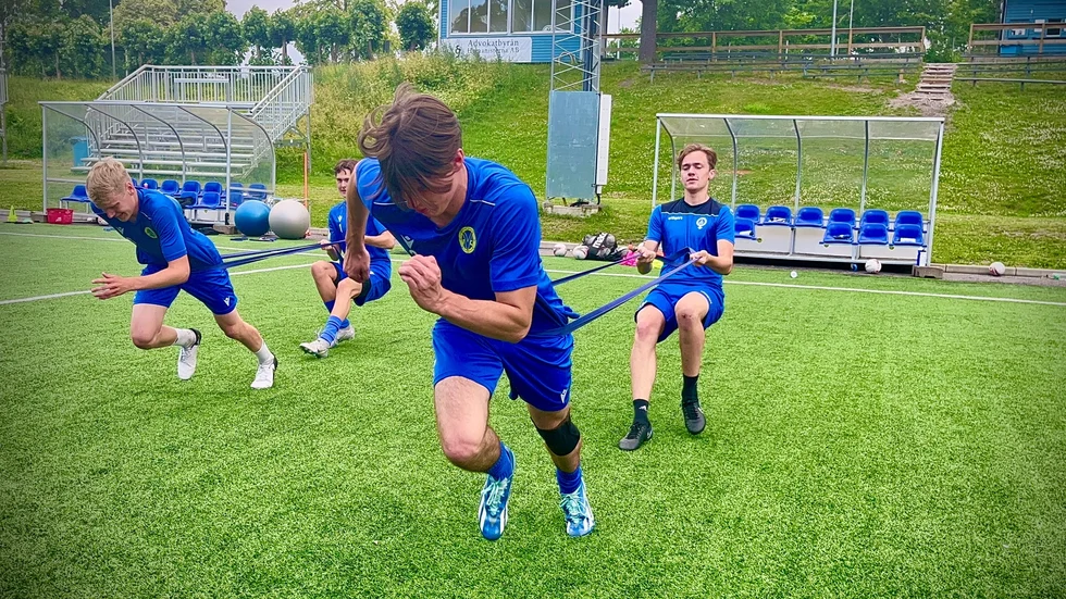 VFC juniorer har höga ambitioner och har sedan i vintras fått förstärkning av boxningstränaren Daniel Andersson för att höja ribban på fysträningarna - något som gett resultat.