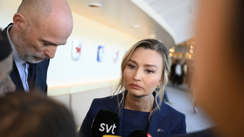  Negativt. Näringsminister Ebba Busch (KD) måste lyckas vända svensk ekonomi. Läget ser mörkt ut.