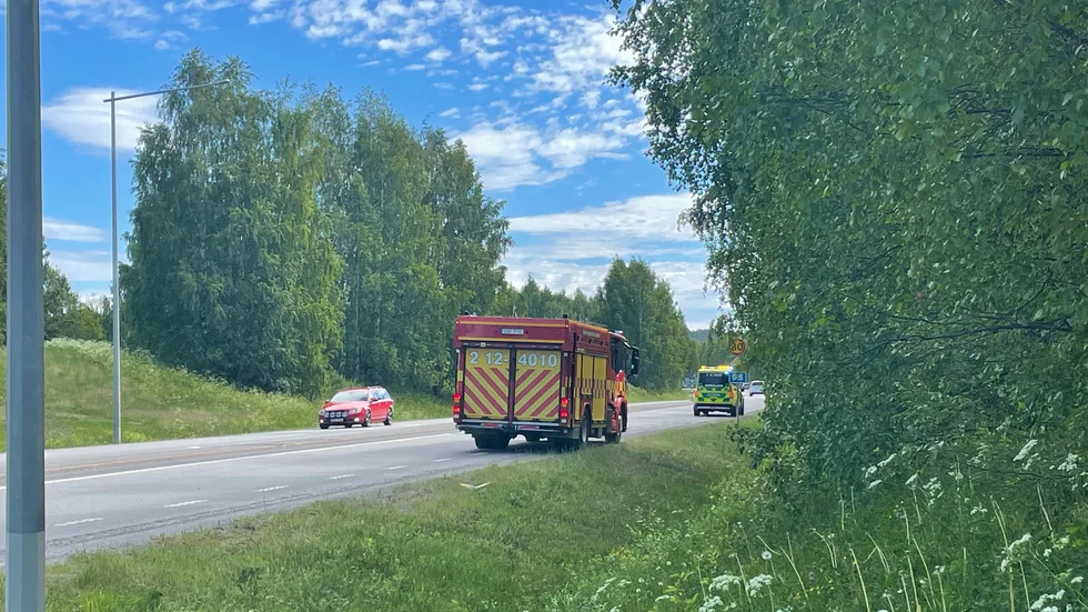 Två bilar kolliderade under förmiddagen på Järnvägsleden i höjd med Degerbyn.