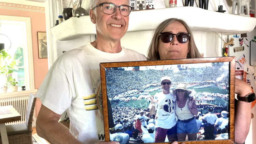 Susanne Grimlund skickade in en hejaramsa, vann en resa för två - och så stod de i Rose Bowl-stadion i Los Angeles och såg Sverige ta brons i fotbolls-VM 1994.