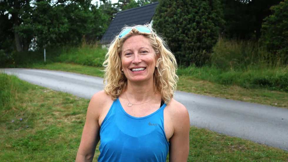 Helena Révay är ishockeyfystränare och spenderar somrarna med att hålla träningspass på Fårö.