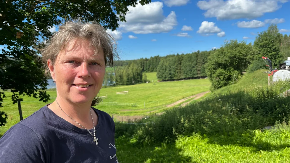 "Det instabila vädret med skurar från mitten av juni har gjort att skördearbetet dragit ut på tiden vilket kan ge sämre energi- och proteinvärden", säger Ulla Bergström.