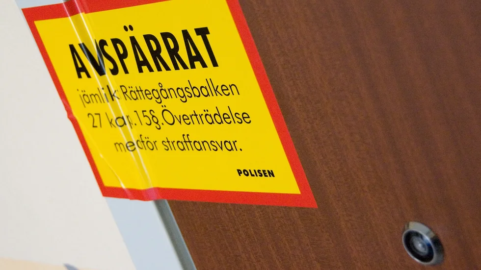Platsen där mannen hittades död spärrades av (arkivbild).