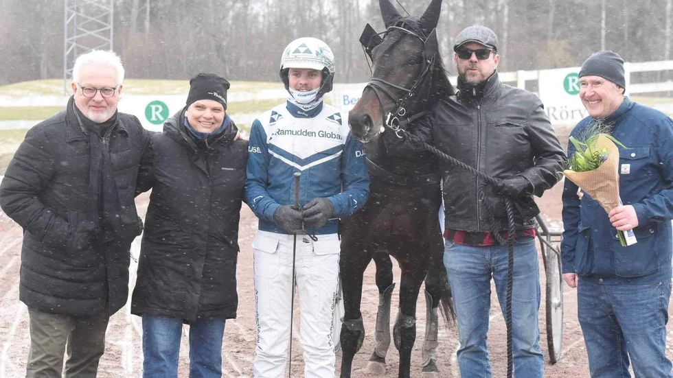 Esposito, med välkände Hasse Backe som en av delägarna, vann på Mantorp.