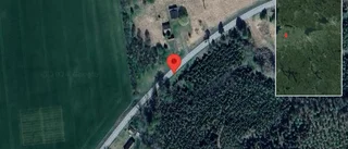 Flera stillastående lastbilar skapar problem på väg 1006