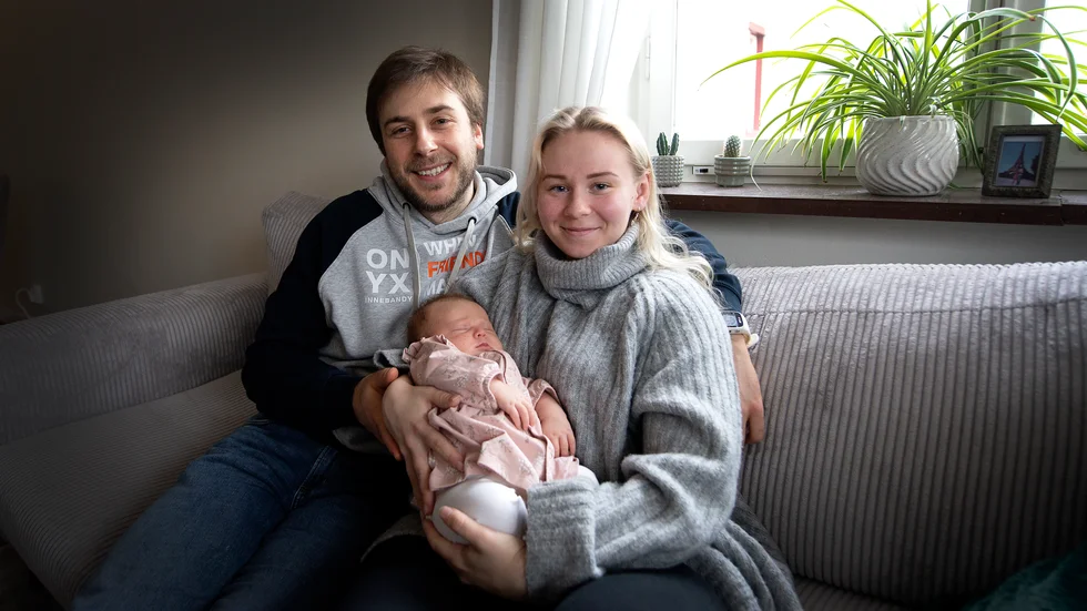 "Efter jobbet har han dragit till träningen så då har jag suttit en hel dag, en hel kväll och natten helt ensam" säger Jenna Taivaloja, som tycker att det kommer att bli skönt att få tillbaka sin sambo Jürg Graf efter söndagens playoffmatch. Dottern Helmi blir nog glad hon också. 