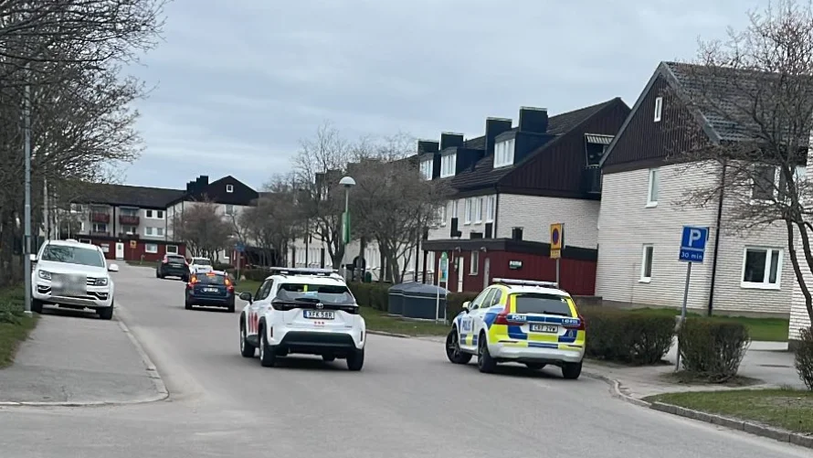 Flera polisbilar syntes vid adressen i Skäggetorp på eftermiddagen. 