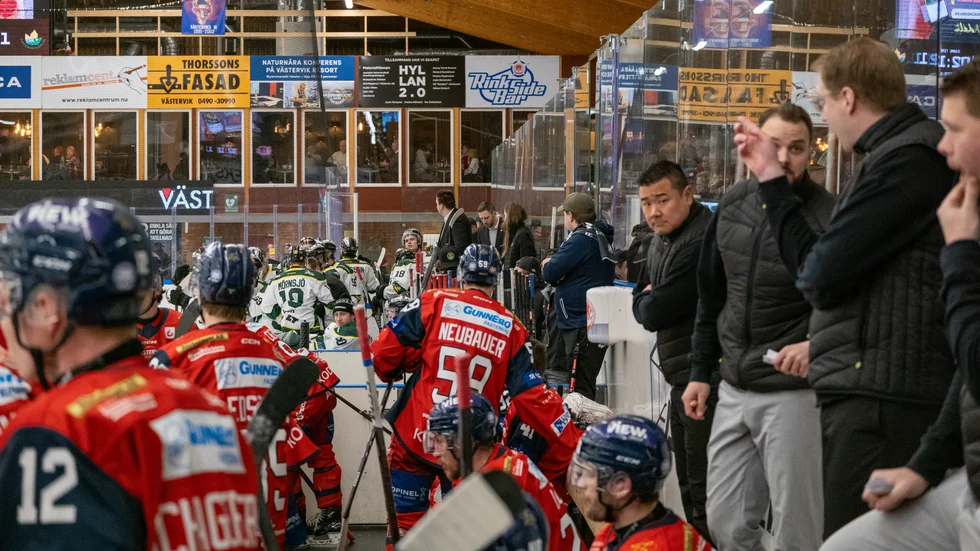 VIK-laget är pressat inför den sista matchen i ACT-Hallen för den här säsongen. Seger är ett måste om man ska tvinga fram en sjunde avgörande match i kvalspelet mot Östersund.