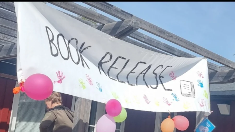 Barnen på Rönnens förskola arrangerade "Book release" där dom bjöd in anhöriga.