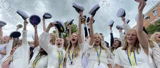 Massor med glada studenter – ser du någon du känner?