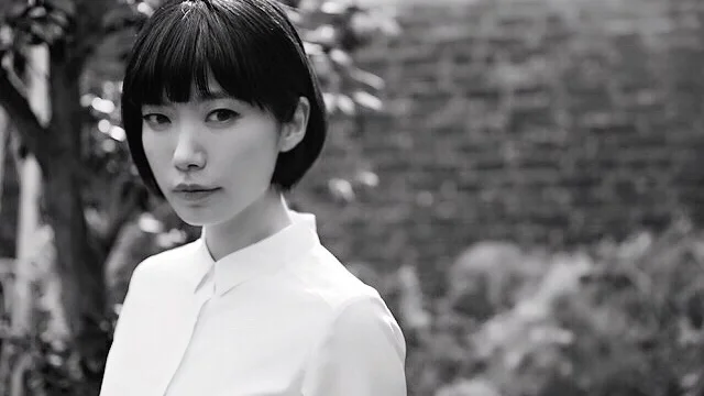 Mieko Kawakami (född 1976) är en japansk författare med ett förflutet som popsångare och bloggare. Hon introducerades på svenska med "Bröst och ägg: En sommarberättelse" (2022).