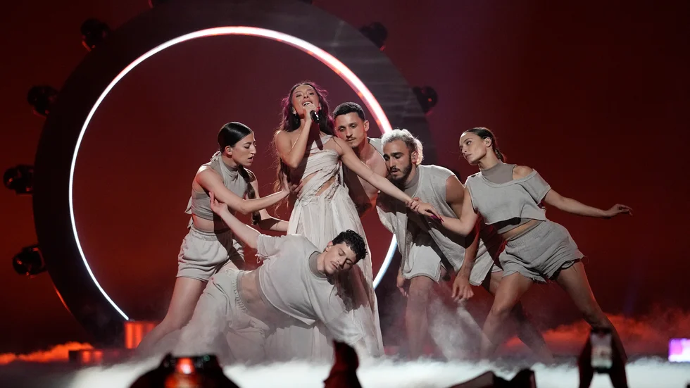 Skribenten funderar kring Eurovision song contest, världspolitik och terrorism.På bilden Israels representant Eden Golan.