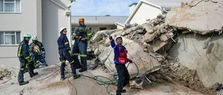 Intensivt sökande efter överlevande i husras