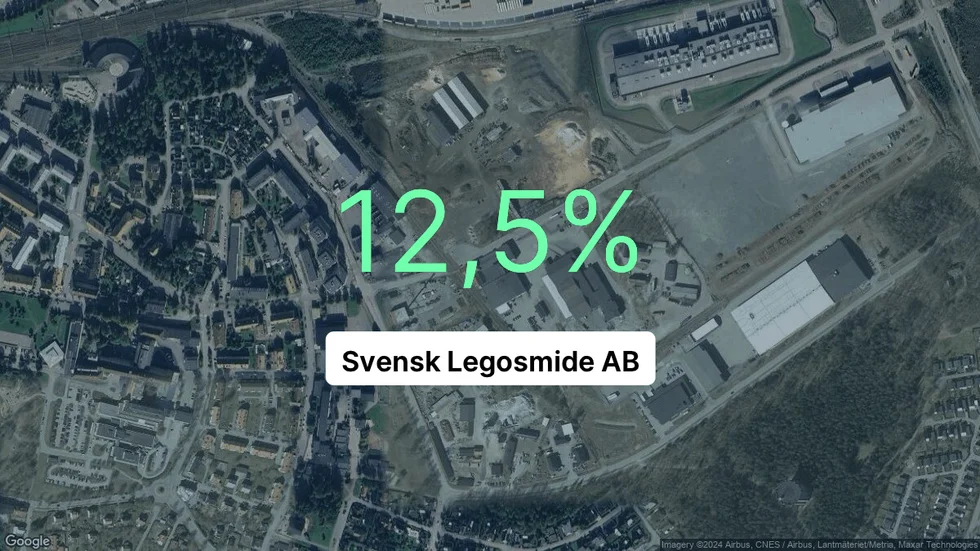 Illustrationen visar rörelsemarginalen för Svensk Legosmide för det senaste året. Bakgrunden är en satellitbild över företagets adress.