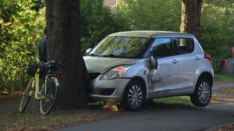 En cyklist har förts till sjukhus efter att ha blivit påkörd av en bil.