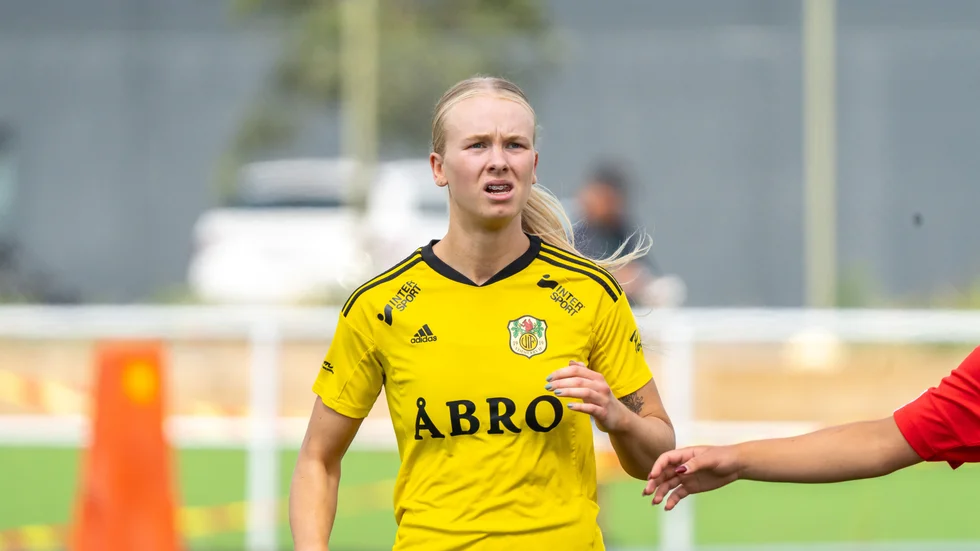 Stina Kägu Bragsjö reducerade till 2-1 för VIF mot J Södra.
