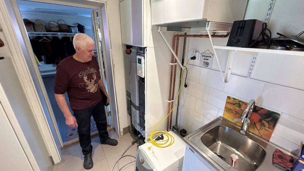 Österåkersbon Curt Anderssons fem år gamla varmvattenberedare började läcka vatten. Enligt rörmokaren hade den drabbats av korrosion, alltså en frätskada, orsakad av en elektrokemisk reaktion på grund av det kommunala vattnet.