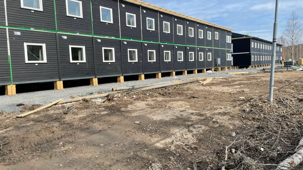 Den nya entreprenörsboendet vid Nylandsbäcken är på plats. Här blir det 130 bäddar för stålverksarbetare.
