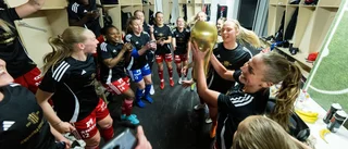 Se Piteås vilda guldfirande – pokalen åker i golvet