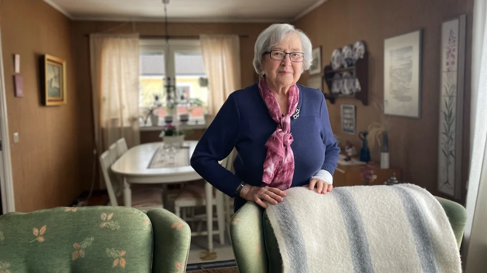 Siri Lindblom, 92, reagerar starkt på att färdtjänsten i Tierp kan bli dyrare.