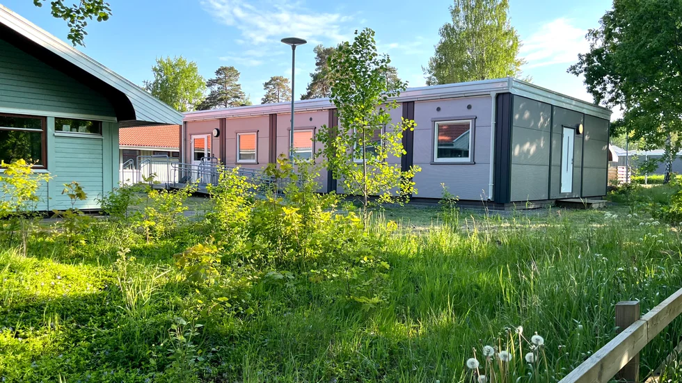 Den tillfälliga vårdlokalen vid BUP i Västervik började byggas innan kommunen gett klartecken. Därför får regionen böta - trots att de hade bygglov.