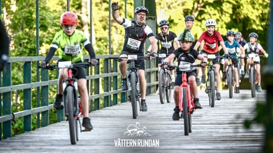 Cykla MTB Vättern med kompisgänget eller familjen