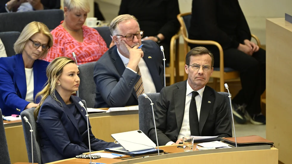 Statsminister Ulf Kristersson (M), Kristdemokraternas partiledare Ebba Busch (KD) och Liberalernas partiledare Johan Pehrson (L) under partiledardebatten.