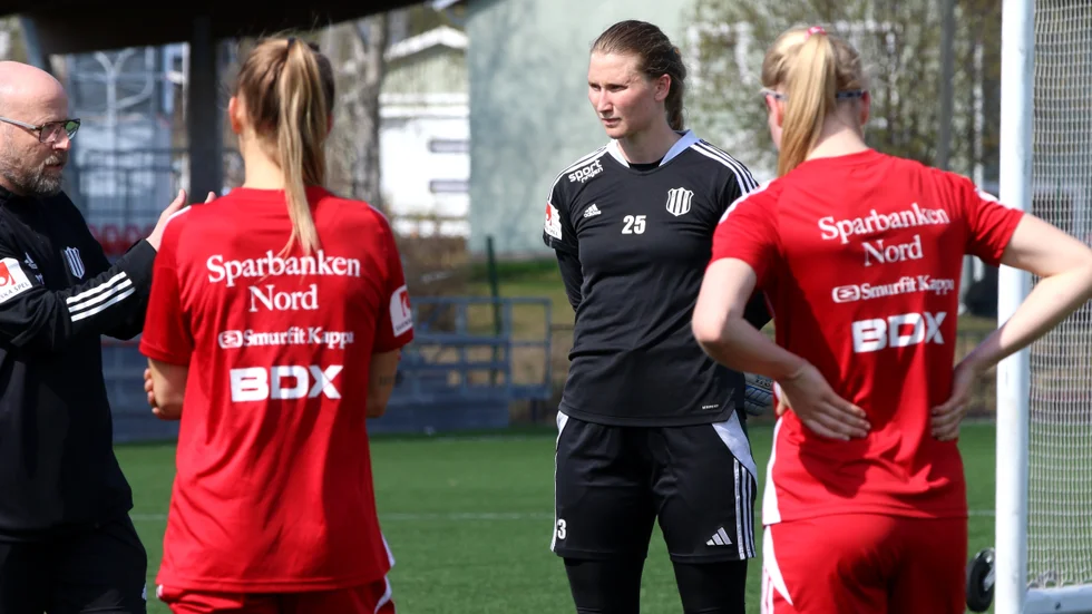 Samantha Leshnak-Murphy startade nästan alla Piteås matcher i damallsvenskan ifjol, men i inledningen av den här säsongen har hon oftare fått dela på sysslan. "Det är en välsignelse för laget när det finns två duktiga målvakter att tillgå", säger den 27-åriga amerikanskan.