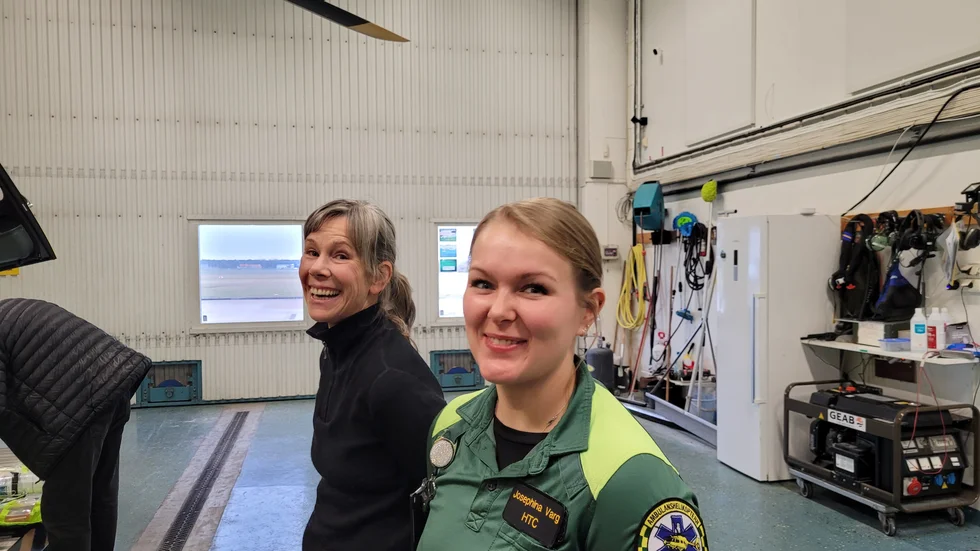 Kvinnlig Pilot och HCM på Ambulanshelikoptern