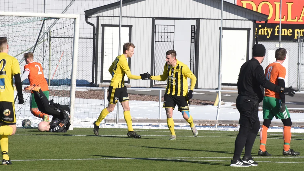 Marcus Oskarsson Johansson gjorde 1-0 för Gullringen mot Hultsfred.