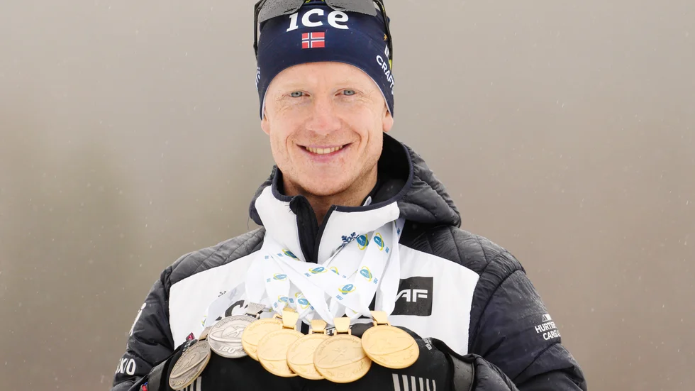 Johannes Thingnes Bø med sina fem guld och två silver från VM. Arkivbild.