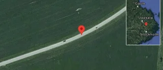 Personbil stillastående på väg 273 - helt stopp i ett körfält