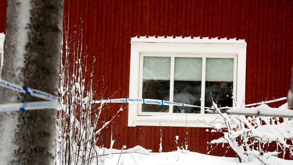 VÅLDSAMT MORD. Inga förmildrande omständigheter anser tingsrätten.