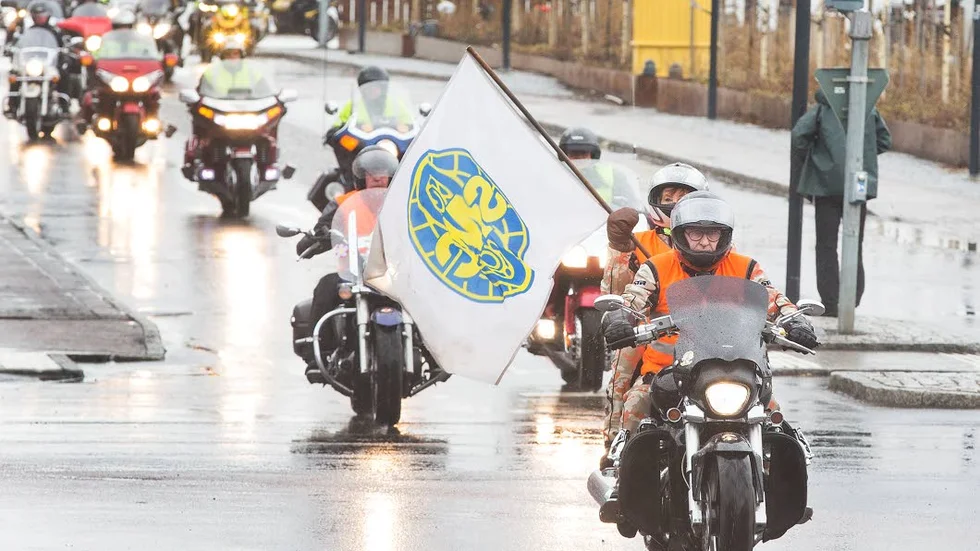 Vädret hindrade många. Men det var ändå några hundra MC-förare som ställde upp på Första maj-rundan.