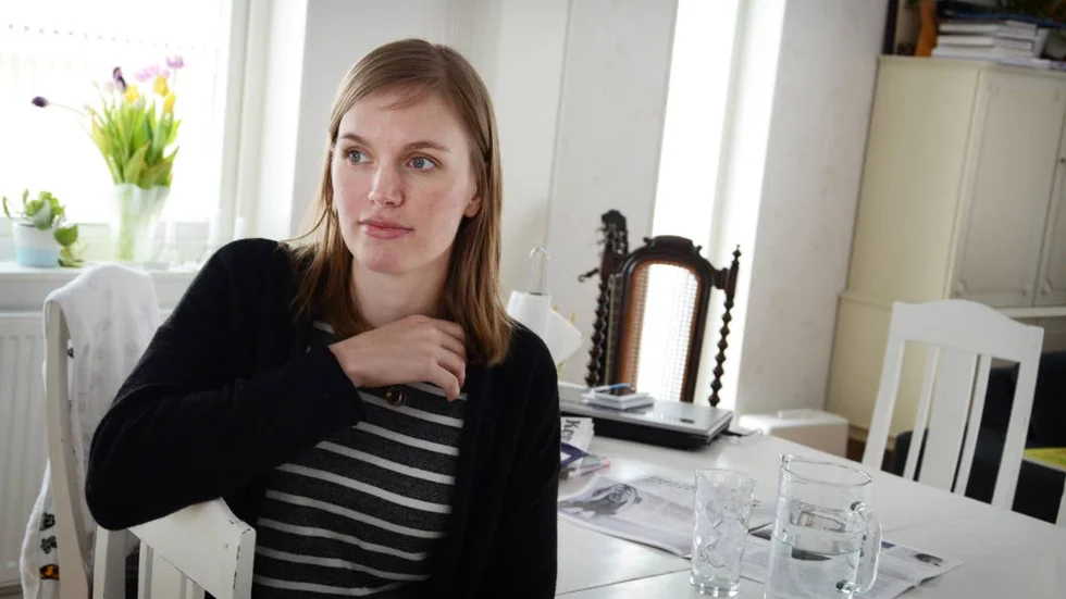 Vattnet i flera av de nybyggda husen på Söderbergskullar har frusit flera gånger. Nu har villaägarna tröttnat. "Det känns surt när vi betalat så mycket pengar för ett nytt hus och dessutom 125 000 kronor för att ansluta sig till vattenledningen", säger Aurora Aurö.