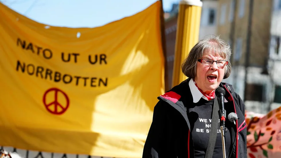 UPPRÖRD. "Jag har kommit hit för att skälla ut er" röt Agneta Norberg från Sveriges fredsråd.