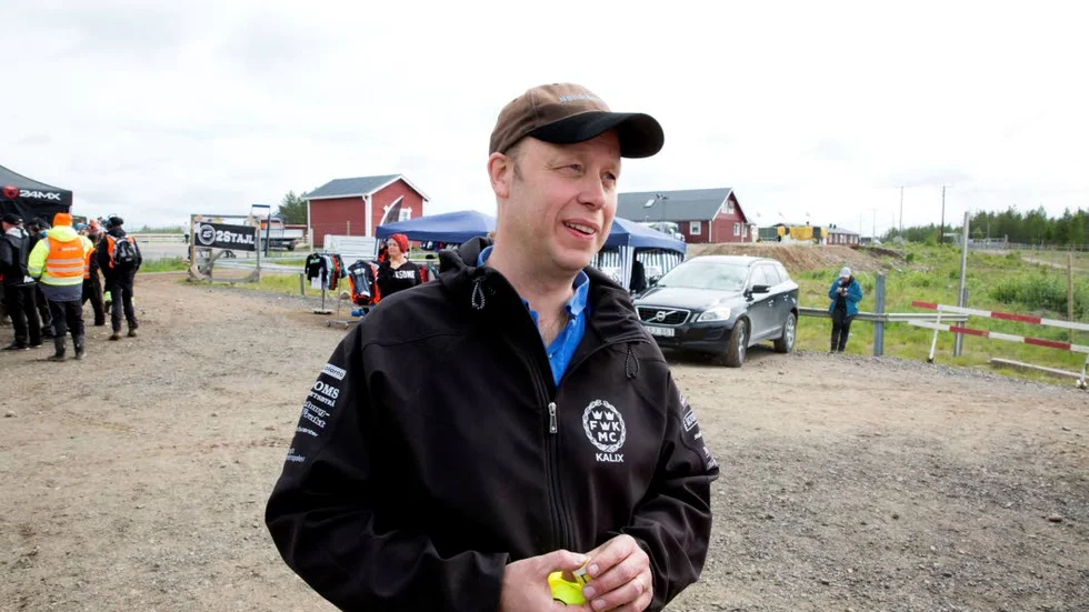 EN ELDSJÄL. Robert Fredriksson är bara en av eldsjälarna inom FMCK Kalix. Tack vare 1,2 miljoner kronor från arvsfonden och tusentals med ideellt arbetade timmar har nu motocrossbanan blivit verklighet.
