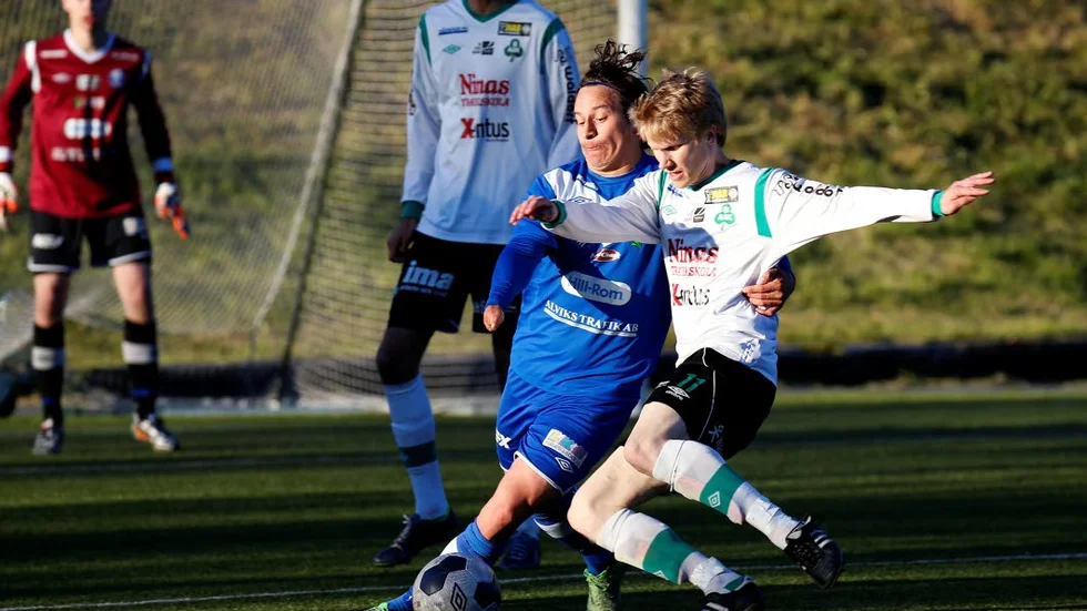 KAMP. Derbyt mellan Alvik och Bergnäset blev en fysisk tillställning.