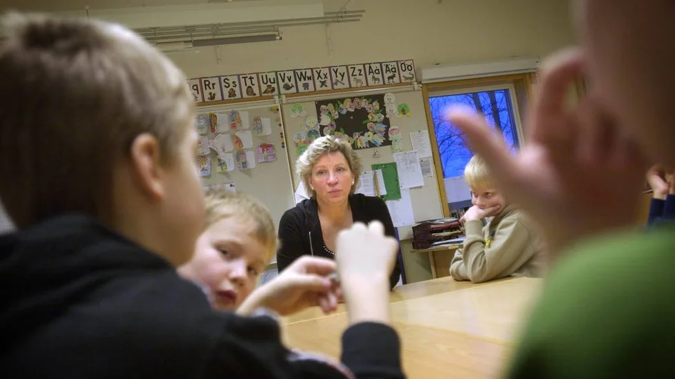 Livets skola. Utbildningsministern har troligen rätt i att den svenska skolan gått tillbaka under de senaste decennierna. Problemet är bara att Alliansregeringen under sina åtta år inte rättat till problemen utan skärpt till dem, skriver Jan-Ivar Johansson.