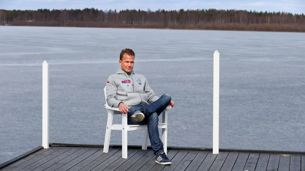 HAVSUTSIKT. ”Det blir en helt annan utsikt när vi byter ut träräckena mot glas både mot havet och in mot stan”, säger BBB:s ägare Henrik Gröntvedt. Han brinner av iver att få öppna sitt ställe för en ny säsong.