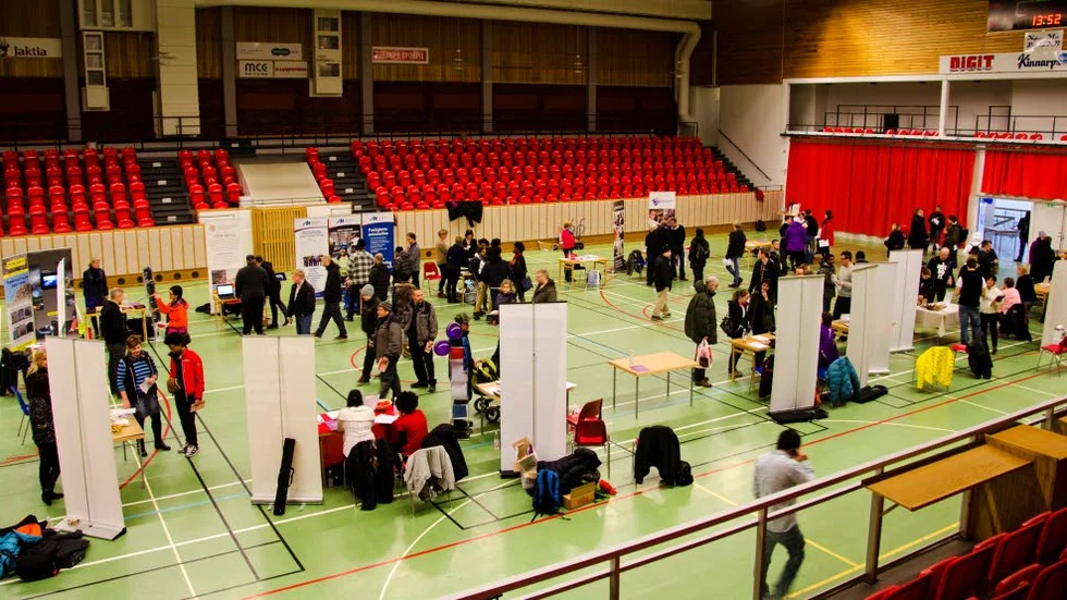 REKRYTERING. Många hoppades på att hitta en potentiell arbetsgivare under jobbmässan i Kiruna under onsdagen.
